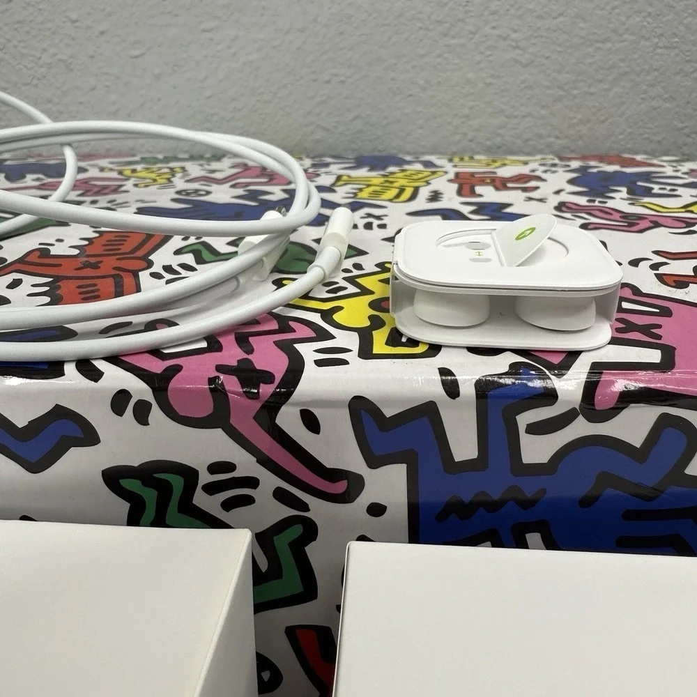 Apple AirPods‎ Pro EMPTY BOX ONLY  + Ear Tips, Charging Cable